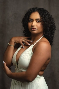 Juliet Romeo Photography Woman in Pale Green Dress